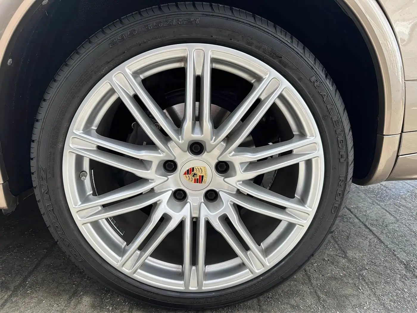 Porsche Cayenne 2017 — Photo 13/16