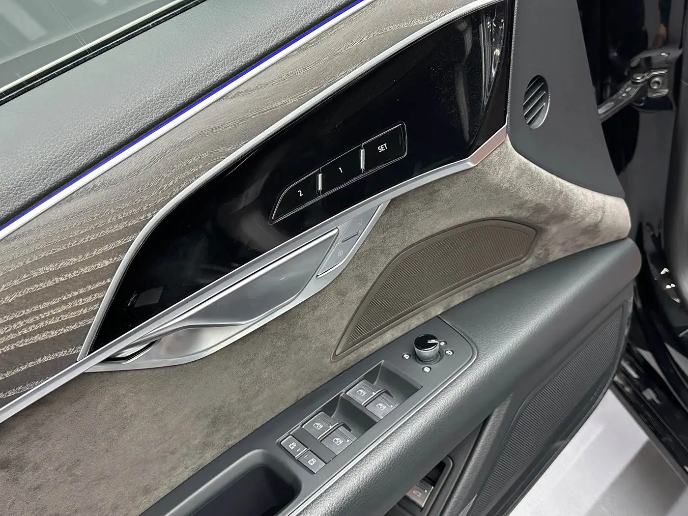 Audi A8 2022 — Photo 9/20