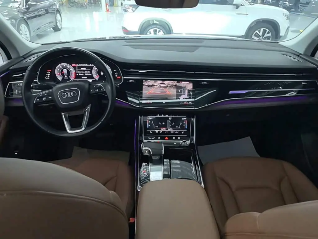 Audi Q7 2021 — Şəkil 10/20