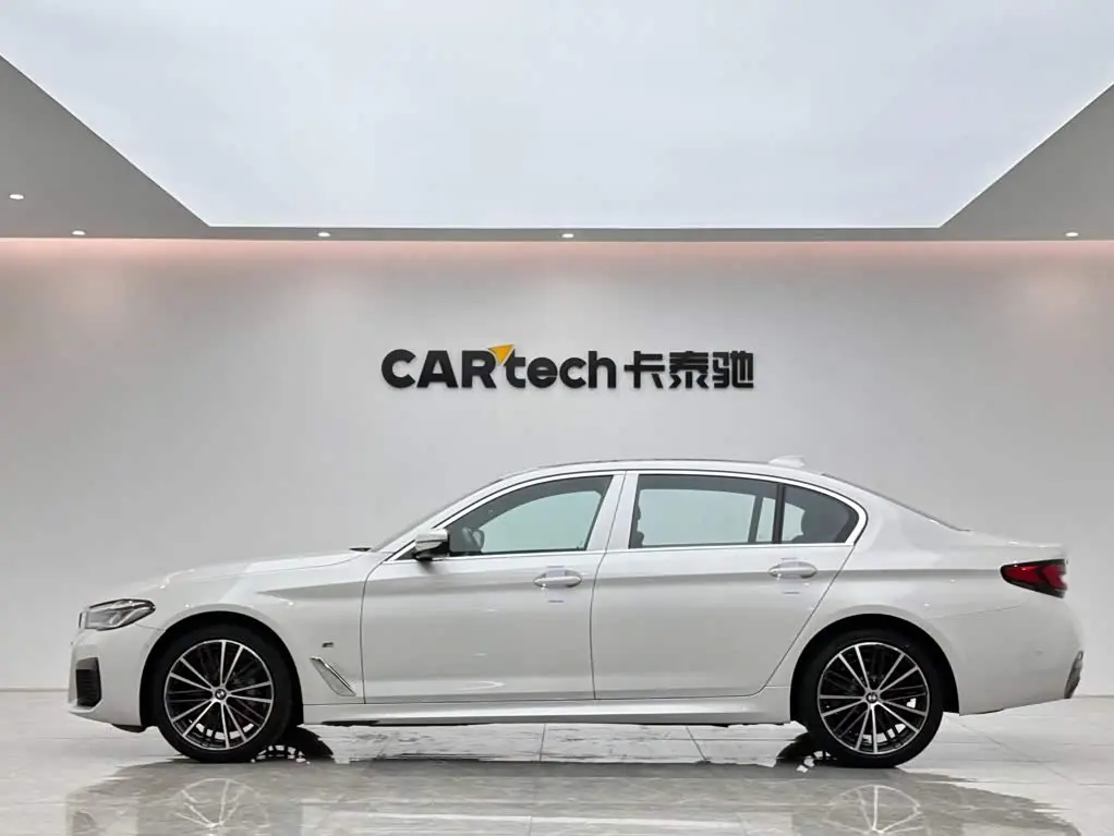 BMW 5 Series 2022 — Photo 2/19