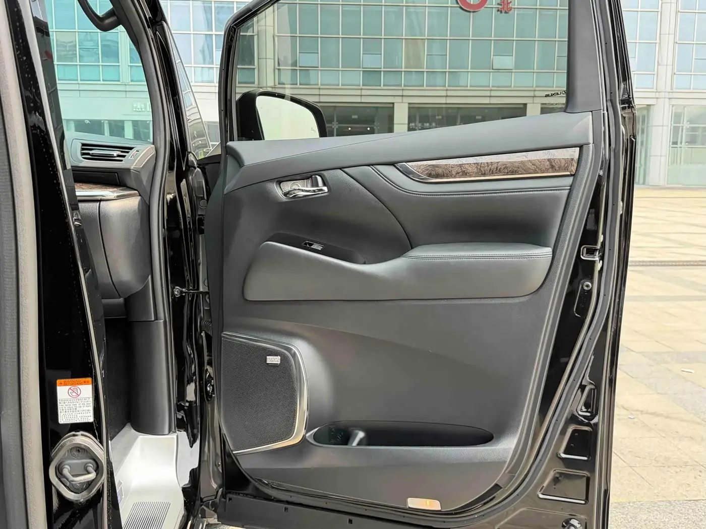 Toyota Vellfire 2022 — Фото 17/20