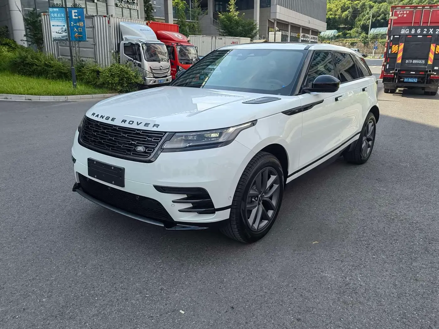 Land Rover Range Rover Velar 2026 — Photo 1/13