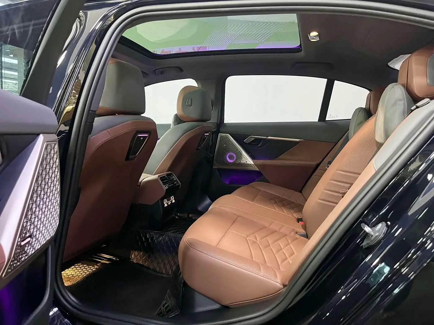 BMW 5 Series 2024 — Şəkil 7/16