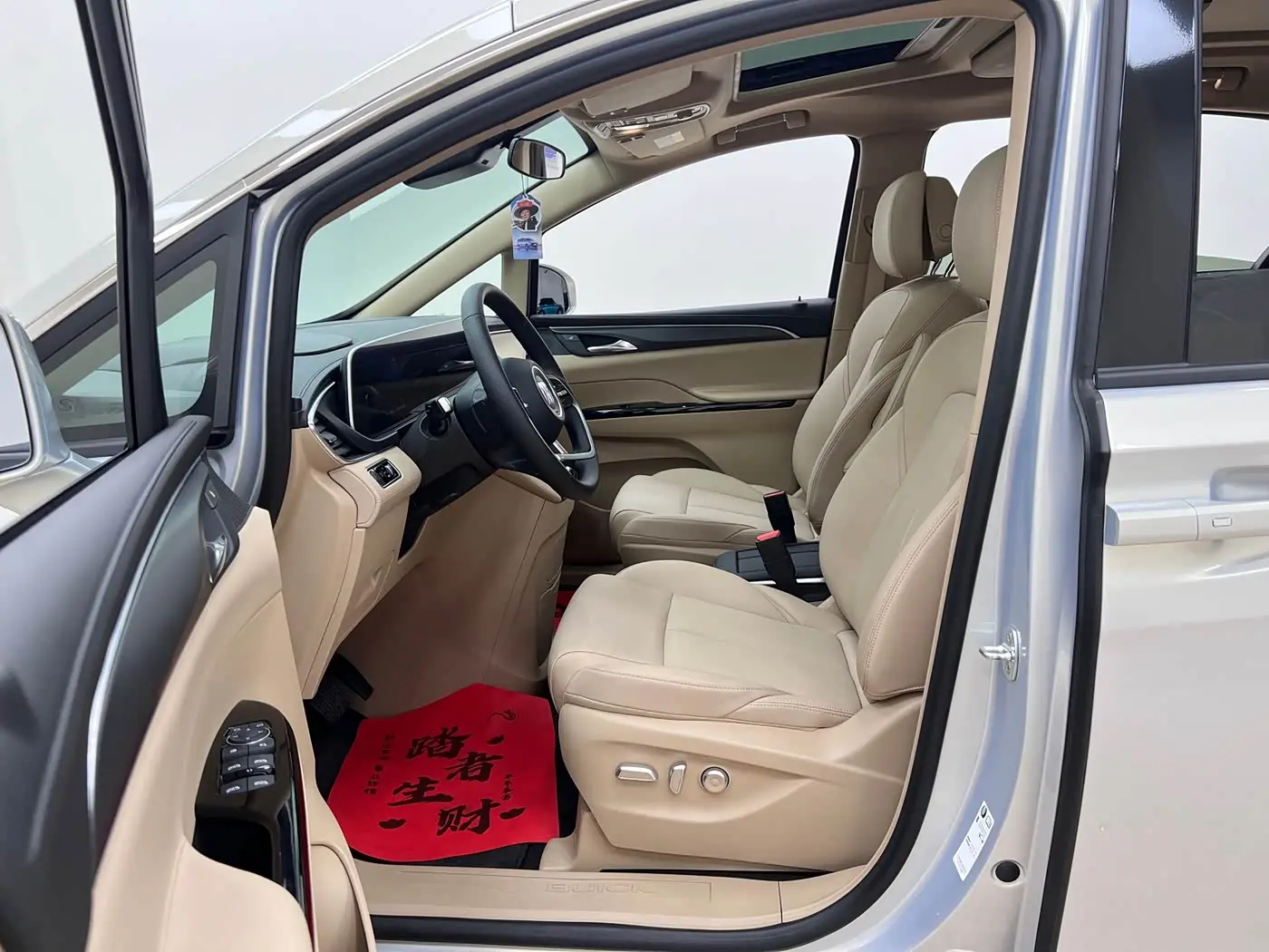 Buick GL8 New Energy 2025 — Photo 15/20
