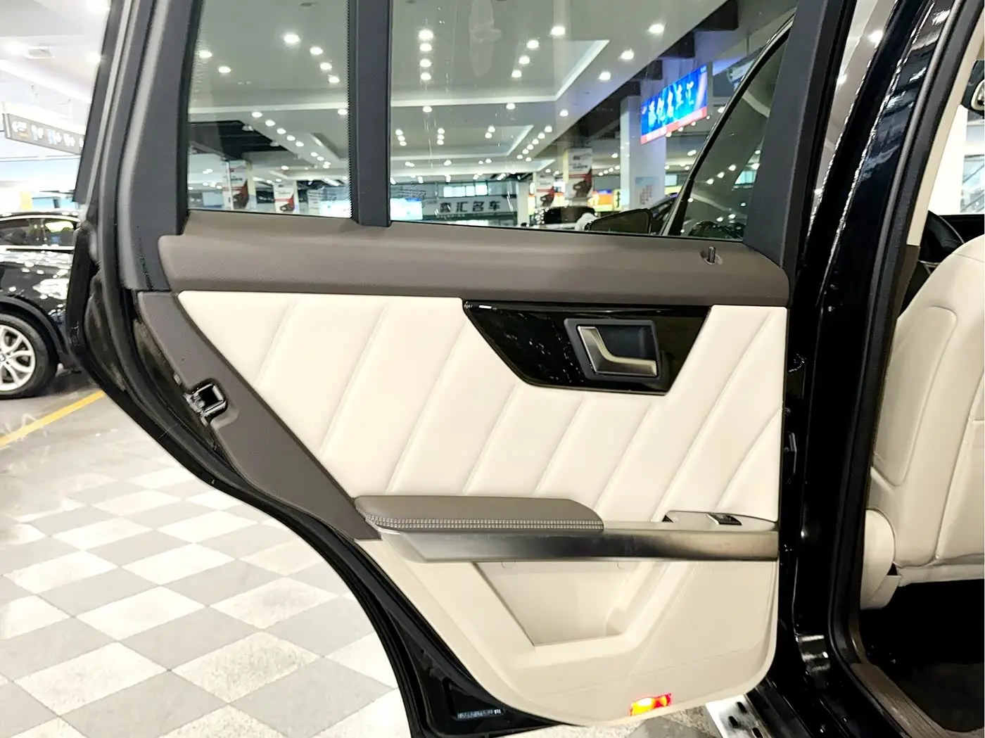Mercedes-Benz GLK-Class 2015 — Photo 8/11
