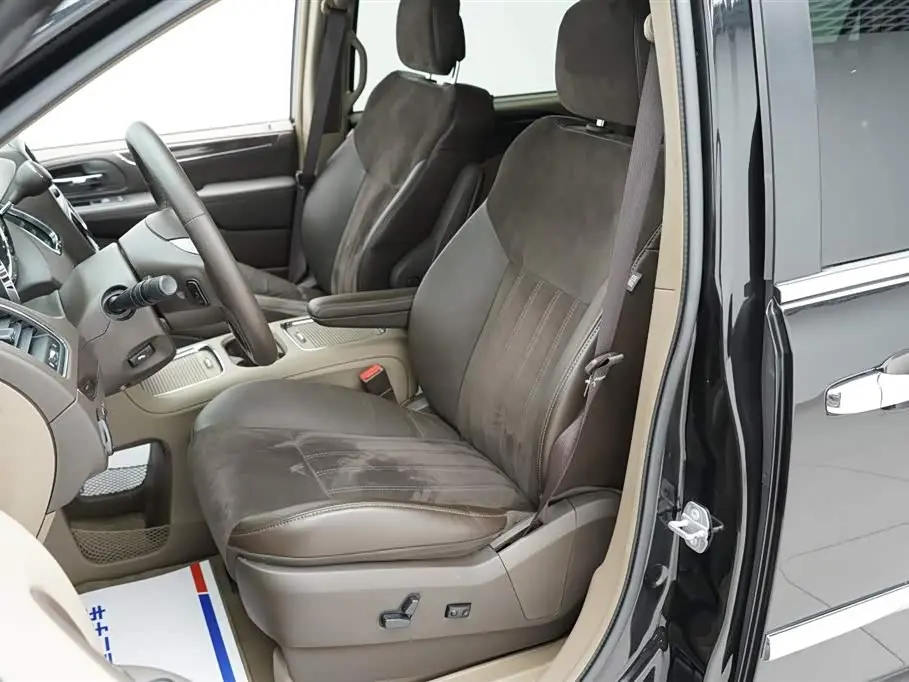Chrysler Grand Voyager 2017 — Şəkil 6/20