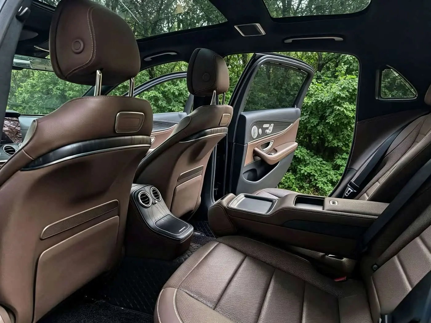 Mercedes-Benz E-Class 2021 — Photo 5/8