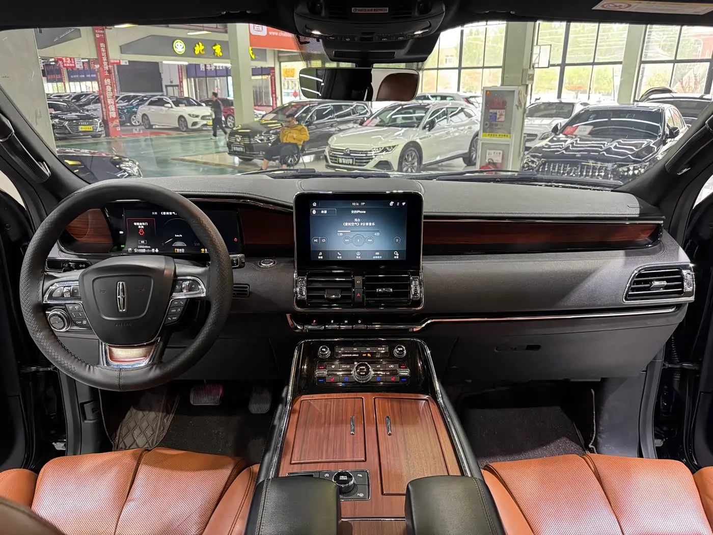 Lincoln Navigator 2021 — Photo 6/14