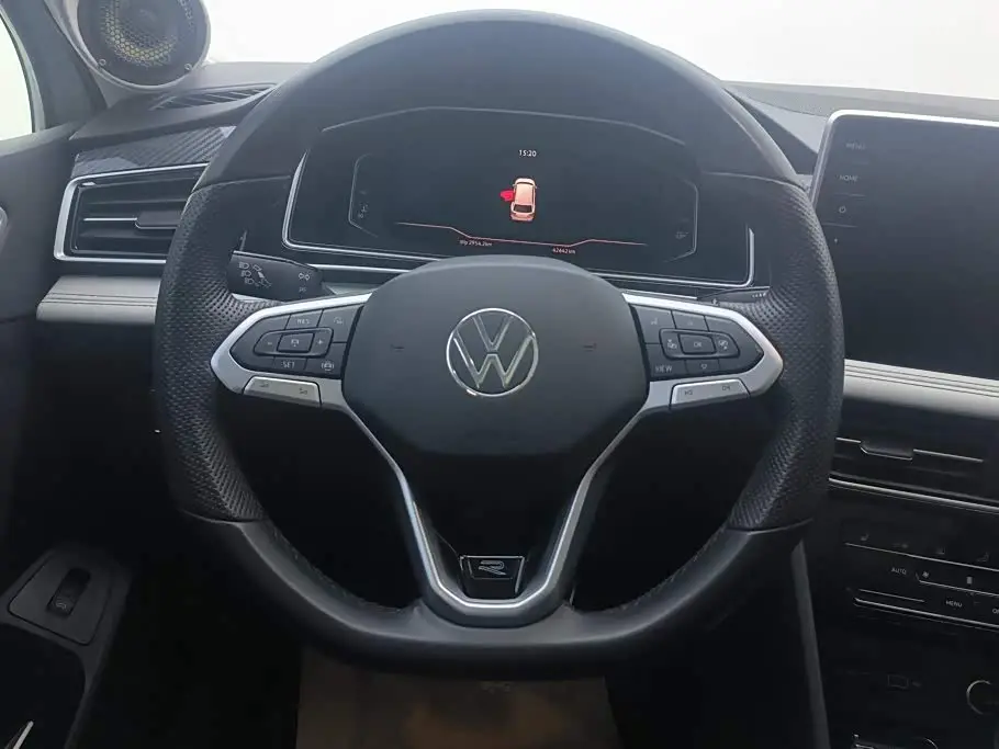 Volkswagen Tiguan L 2023 — Фото 15/16