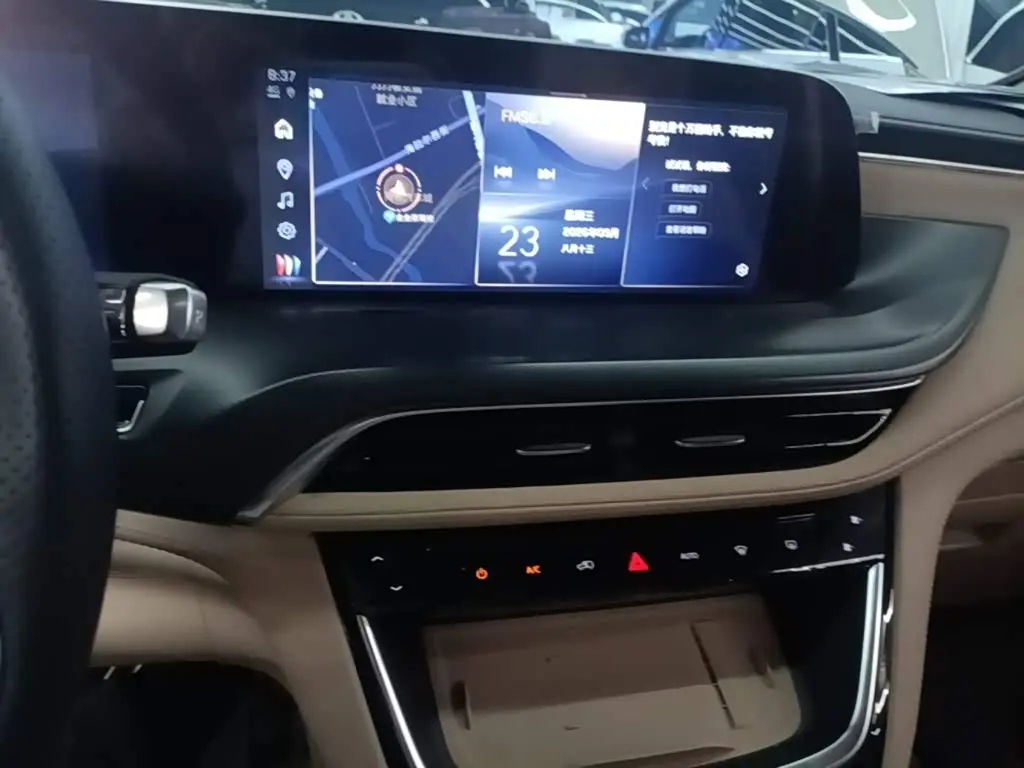 Buick GL8 New Energy 2025 — Photo 13/20