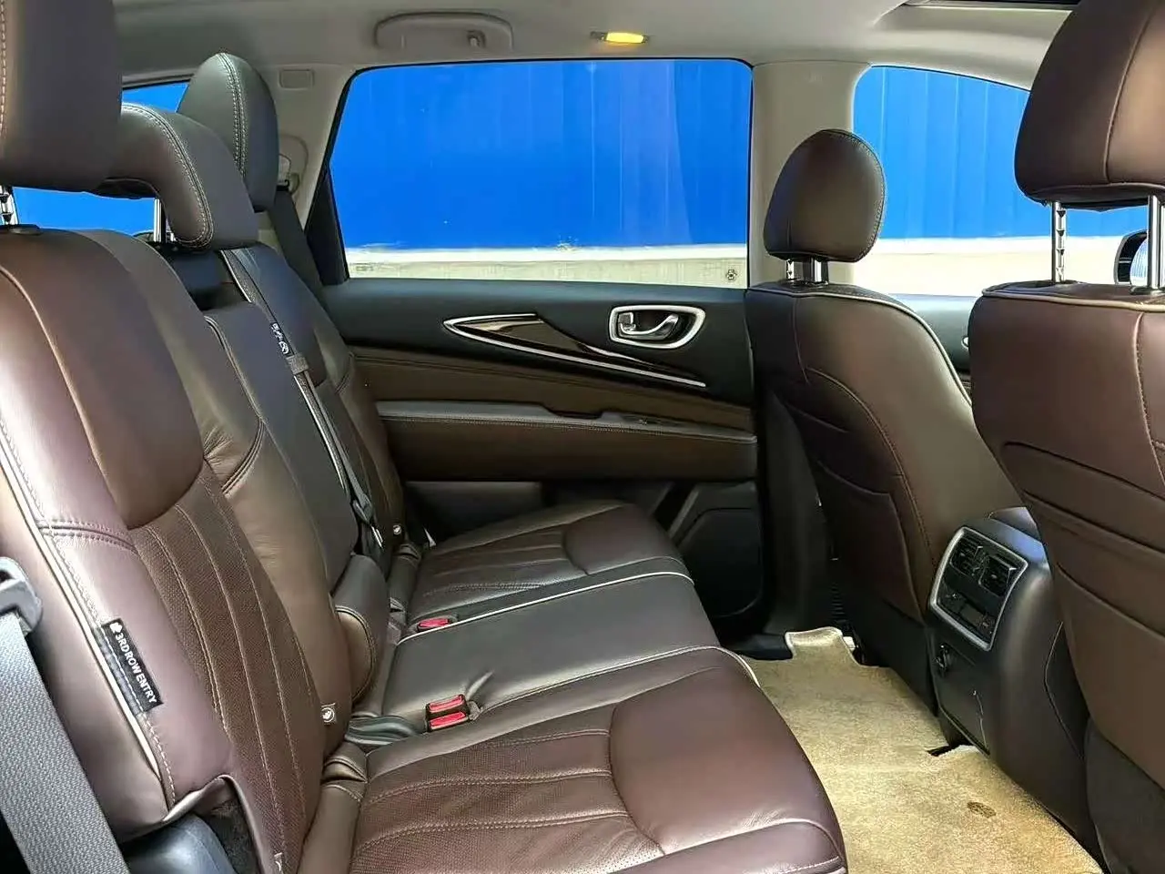 Infiniti QX60 2021 — Photo 6/9