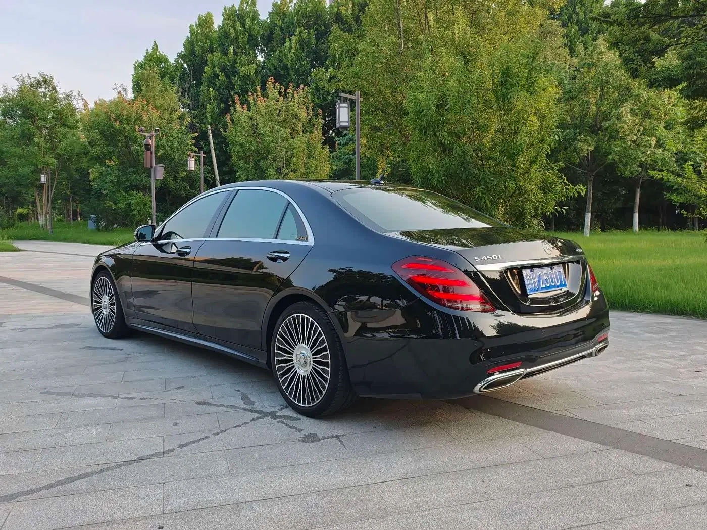 Mercedes-Benz S-Class 2019 — Photo 4/20