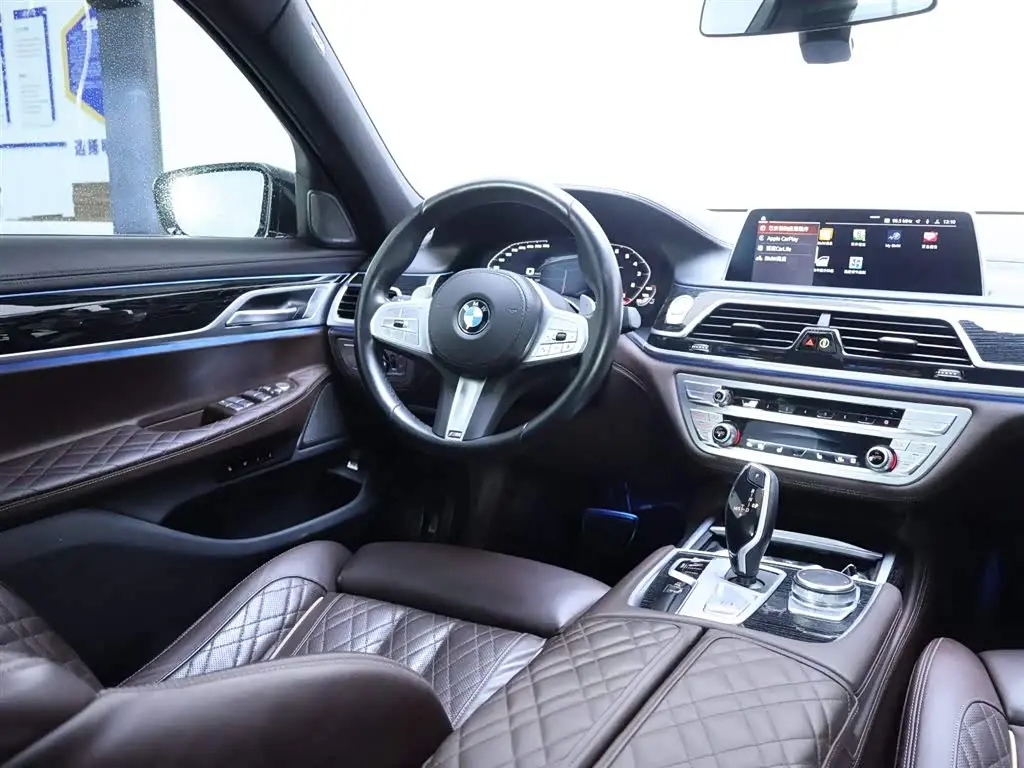 BMW 7 Series 2021 — Фото 14/20