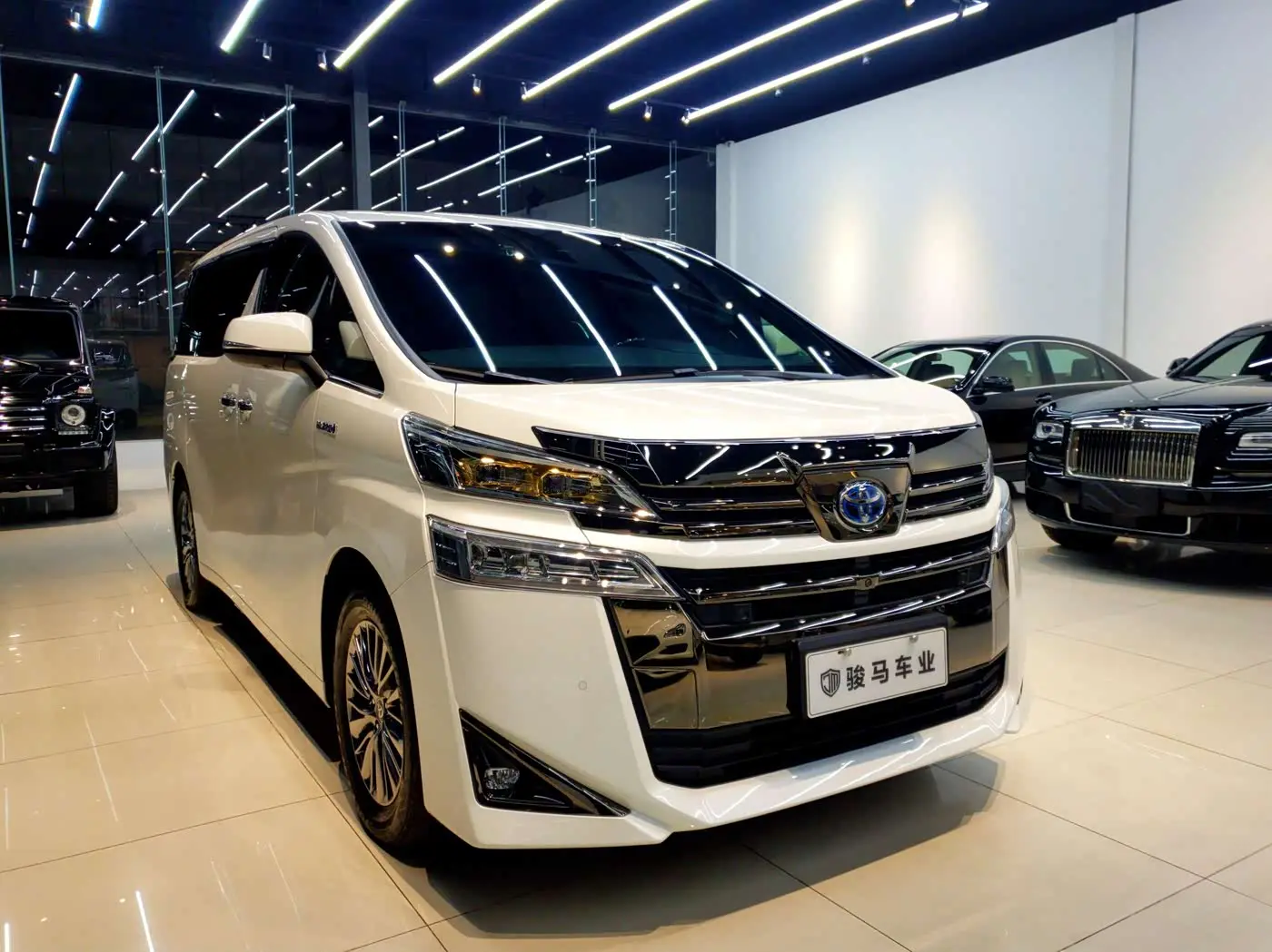 Toyota Vellfire 2021 — Photo 1/20