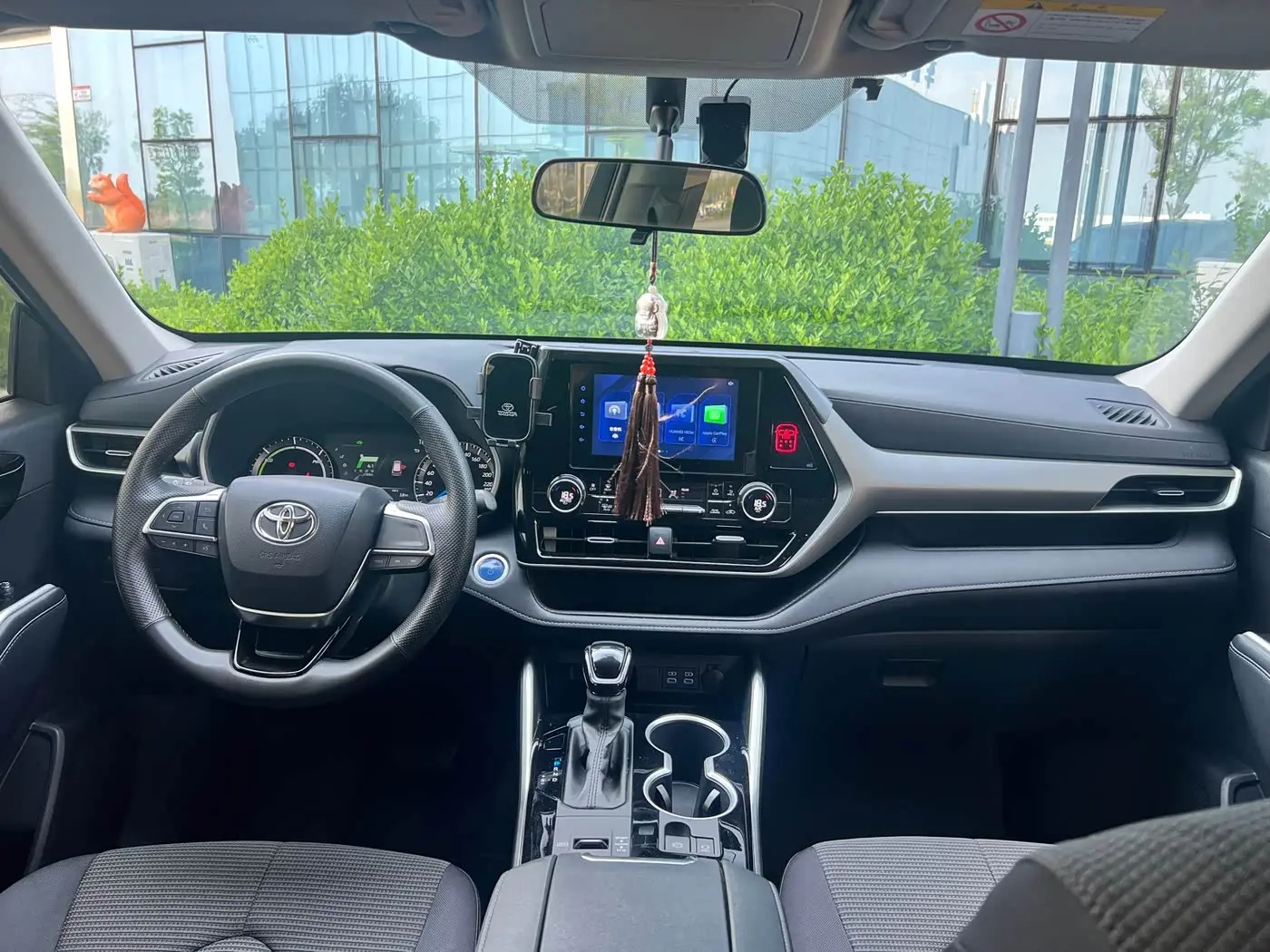 Toyota Highlander 2023 — Photo 7/16