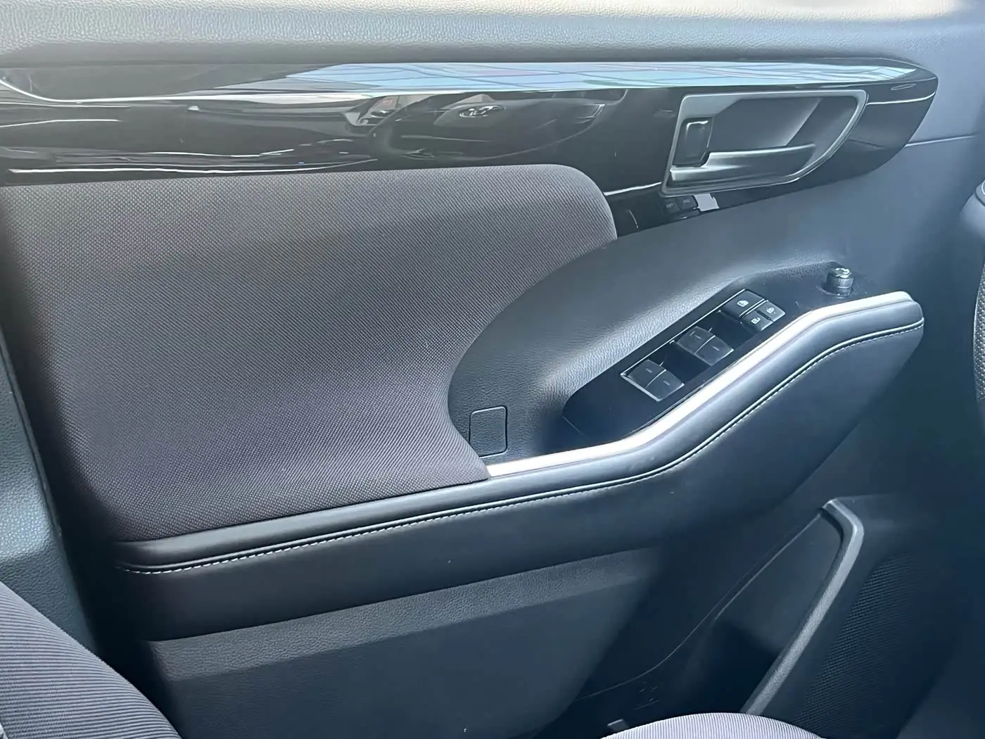 Toyota Highlander 2023 — Photo 13/16