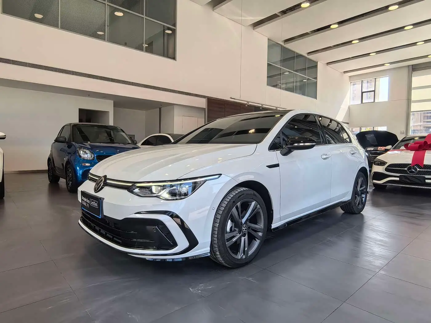 Volkswagen Golf, 2024