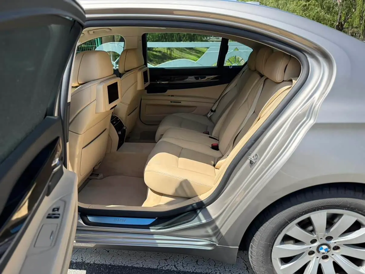 BMW 7 Series 2011 — Photo 10/20