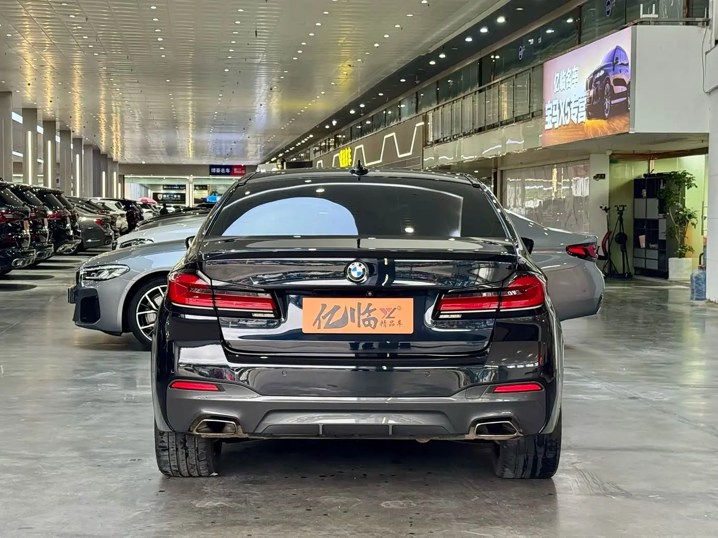 BMW 5 Series 2021 — Photo 16/17