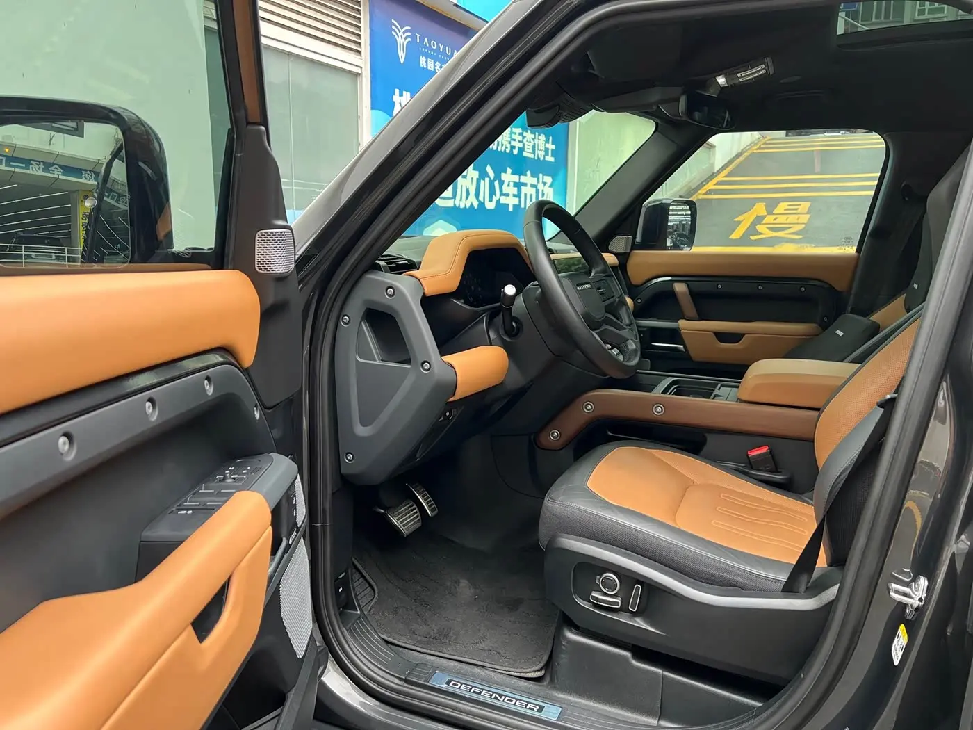 Land Rover Defender 2023 — Photo 3/18
