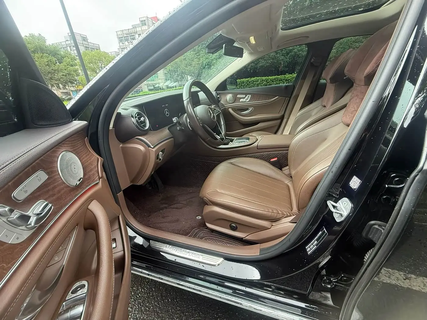 Mercedes-Benz E-Class 2021 — Photo 4/9