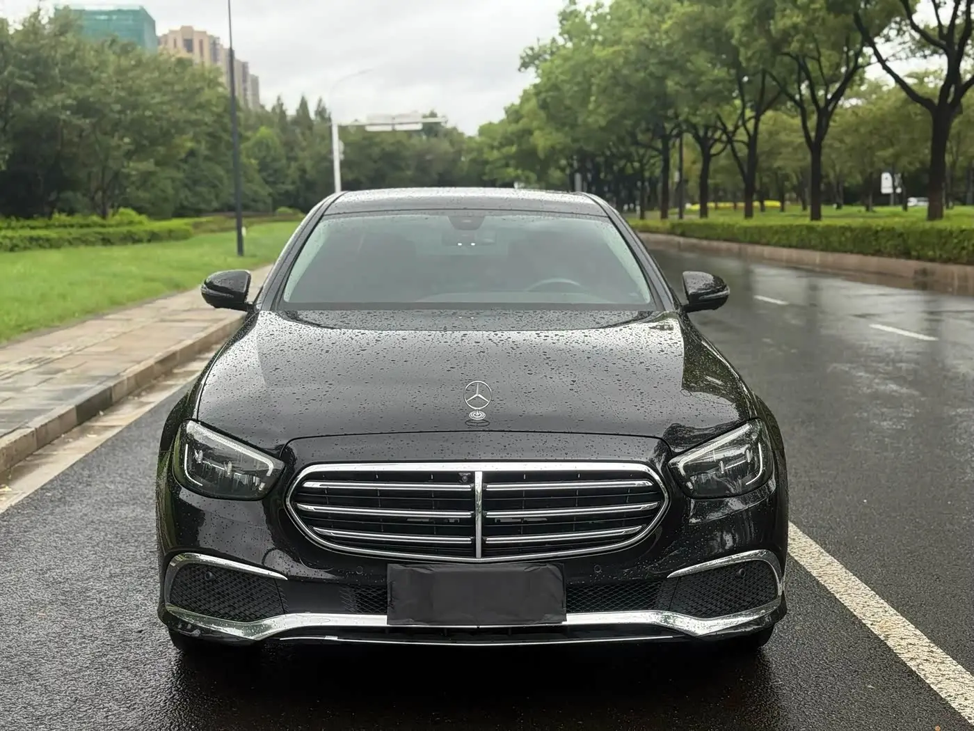 Mercedes-Benz E-Class 2021 — Photo 2/9