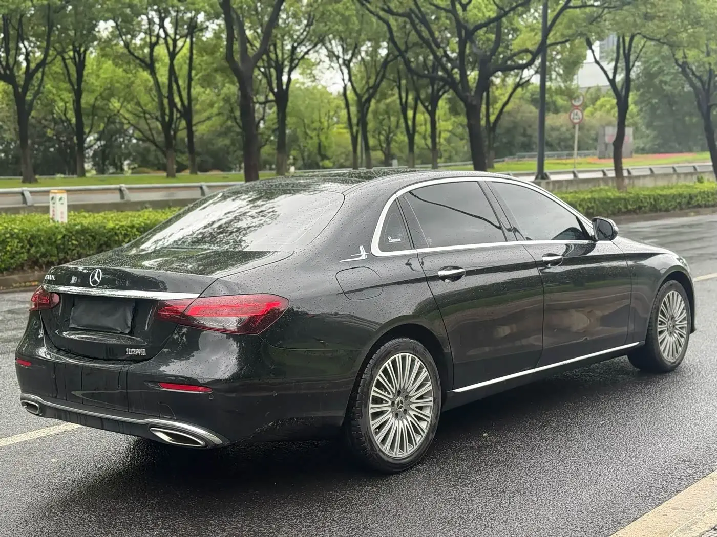Mercedes-Benz E-Class 2021 — Photo 9/9