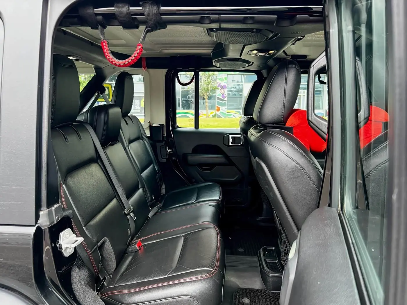 Jeep Wrangler 2019 — Şəkil 8/13
