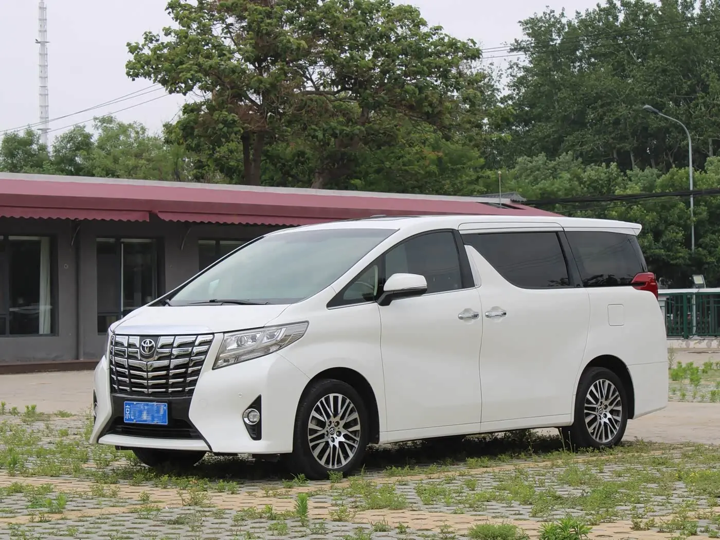 Toyota Alphard 2016 — Фото 1/20