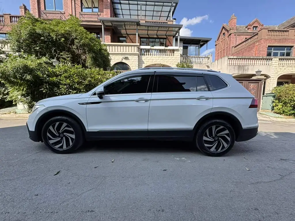 Volkswagen Tiguan L 2023 — Фото 4/12
