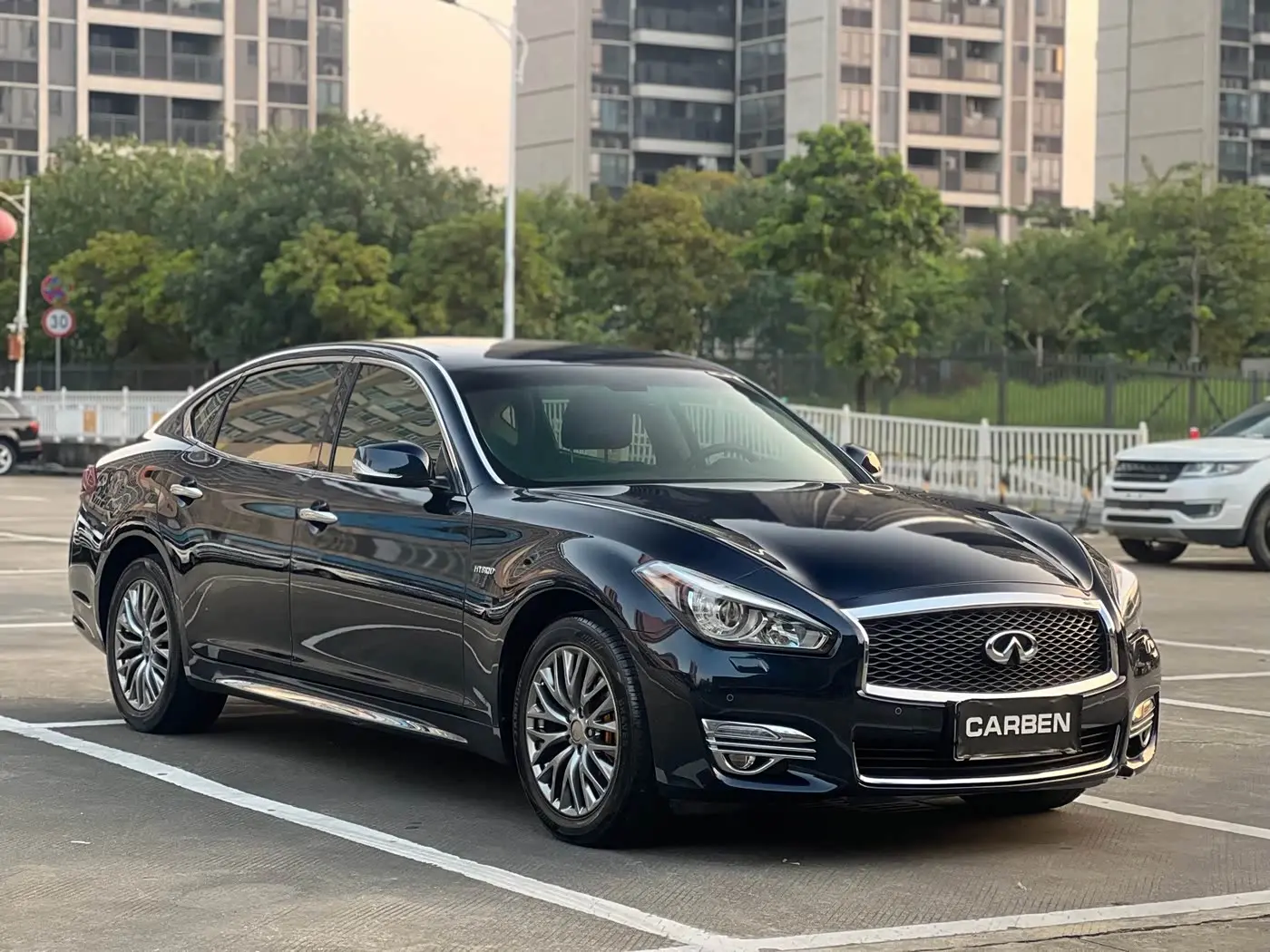 Infiniti Q70 2016 — Фото 3/20