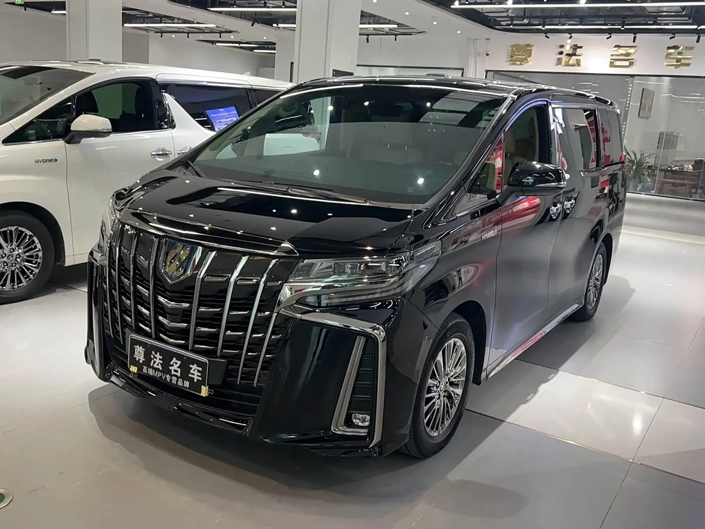 Toyota Alphard, 2023