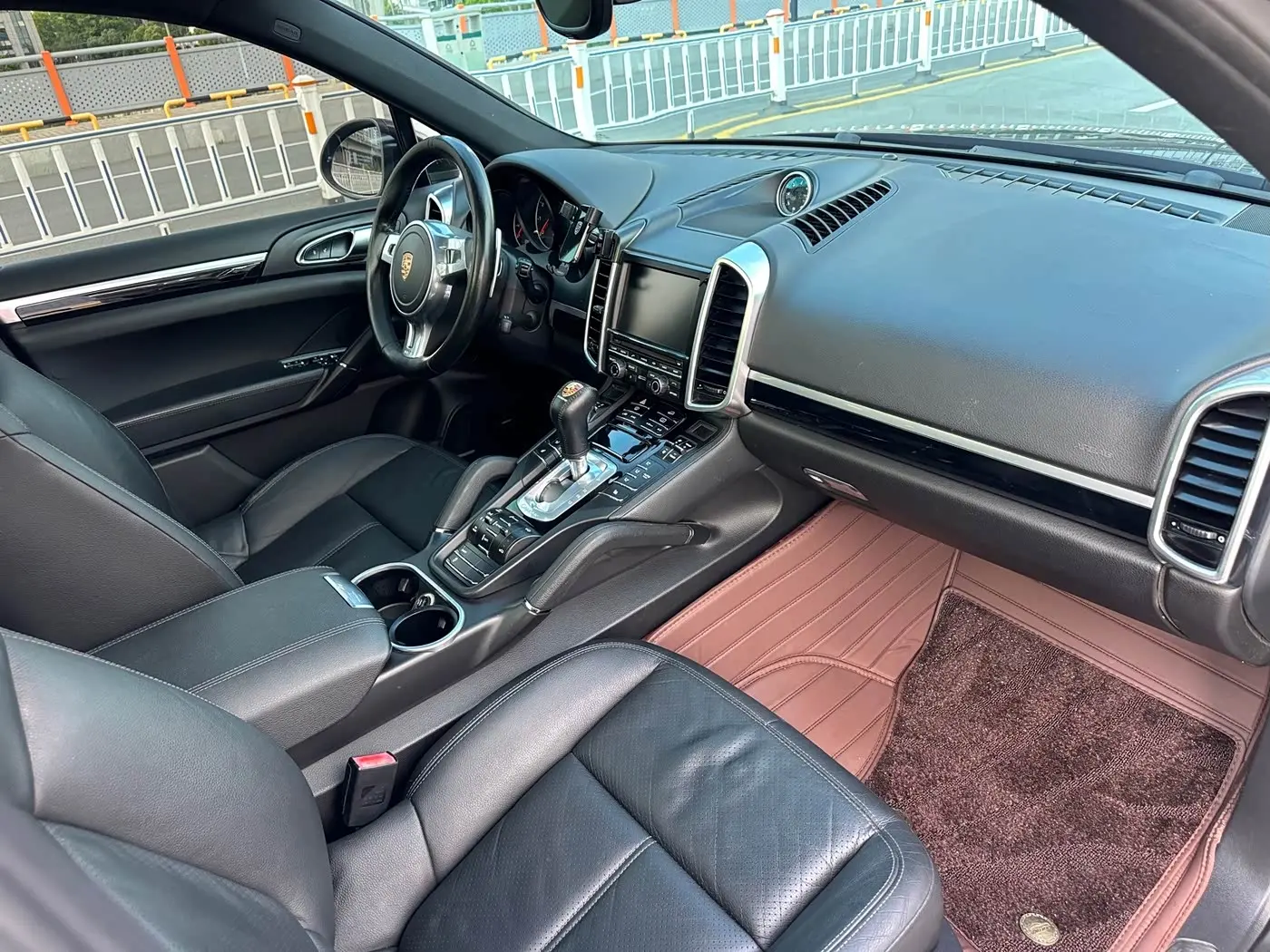 Porsche Cayenne 2015 — Photo 12/15