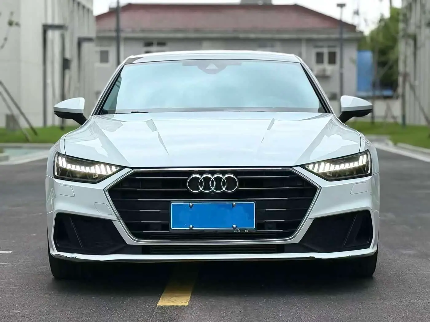 Audi A7 2022 — Photo 2/17