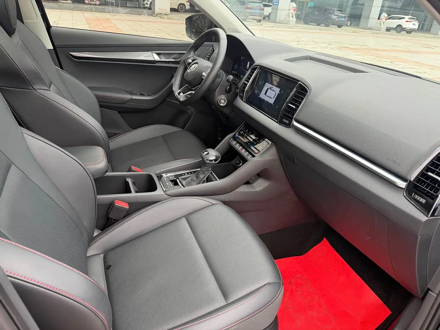 Škoda Karoq 2023 — Photo 6/20