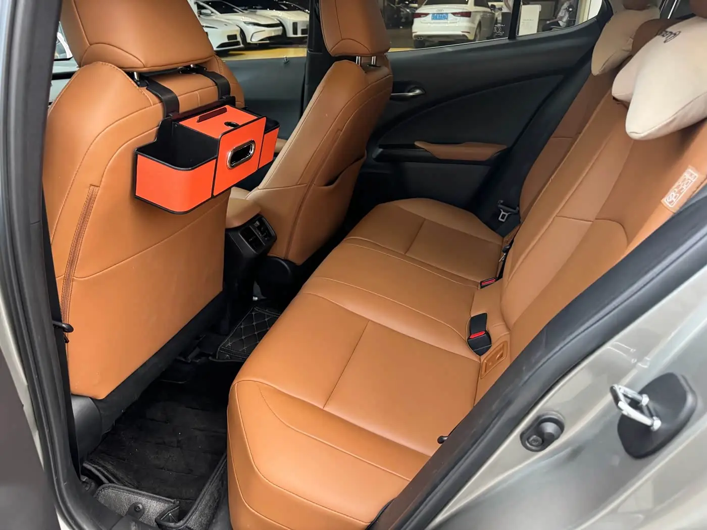 Lexus UX 2021 — Фото 8/11