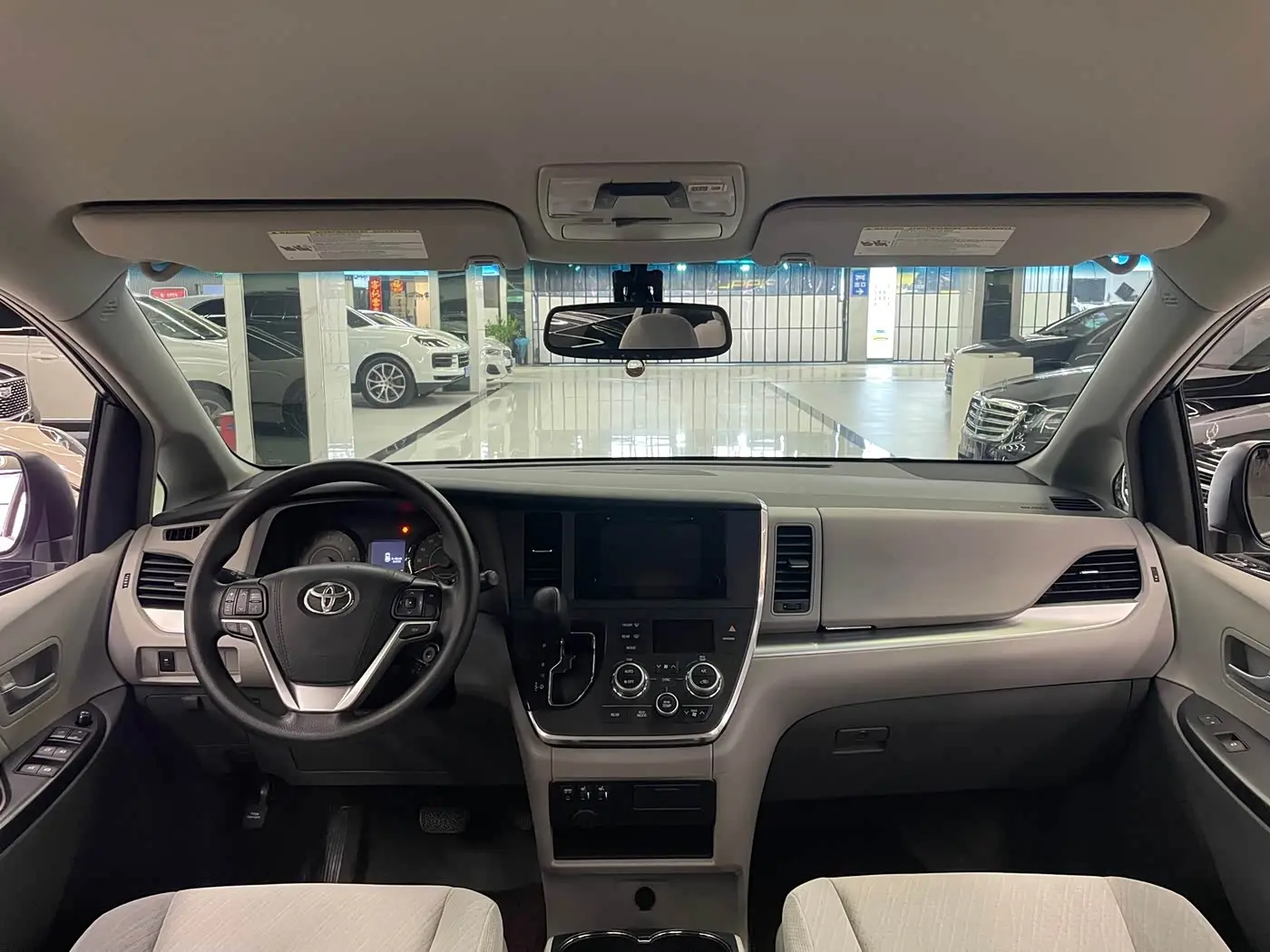 Toyota Sienna 2016 — Photo 12/20