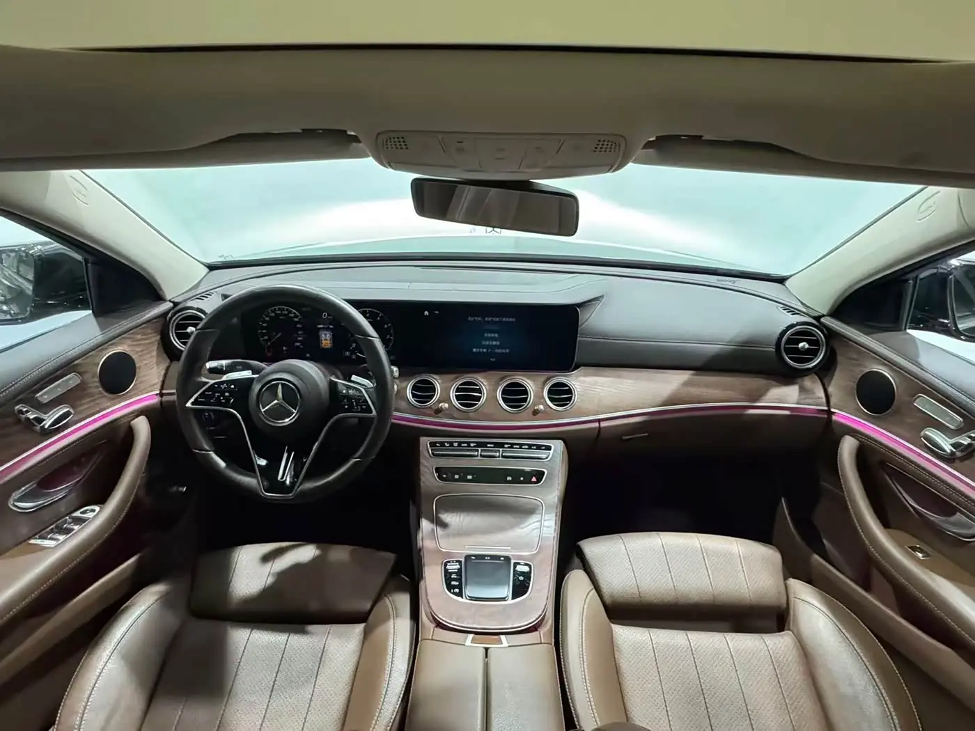 Mercedes-Benz E-Class 2023 — Photo 4/9