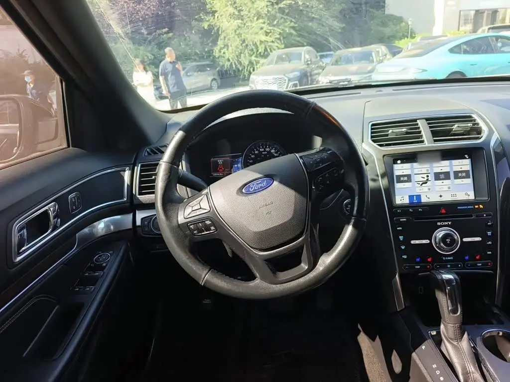 Ford Explorer 2017 — Şəkil 11/20
