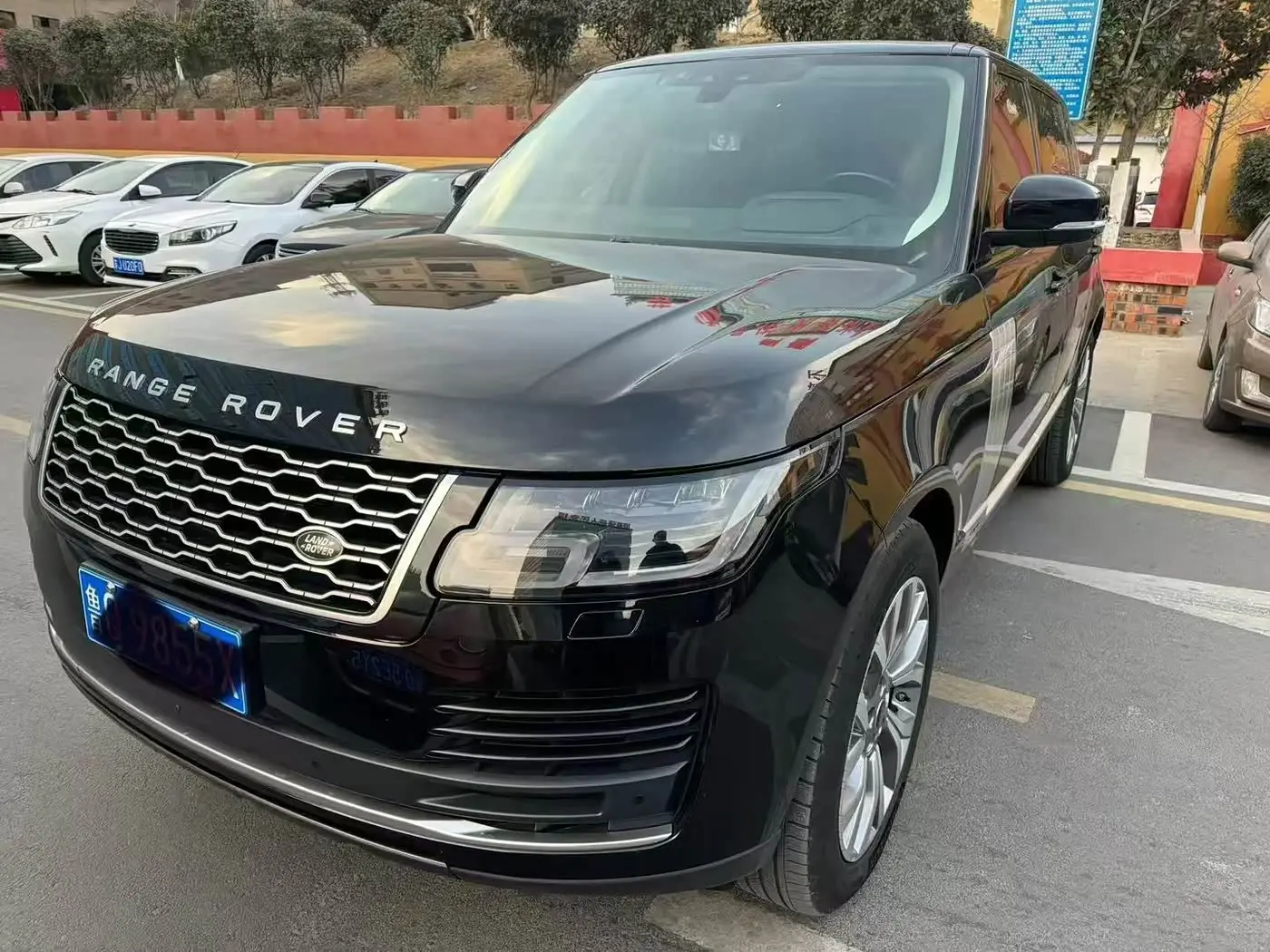 Land Rover Range Rover 2021 — Фото 1/6