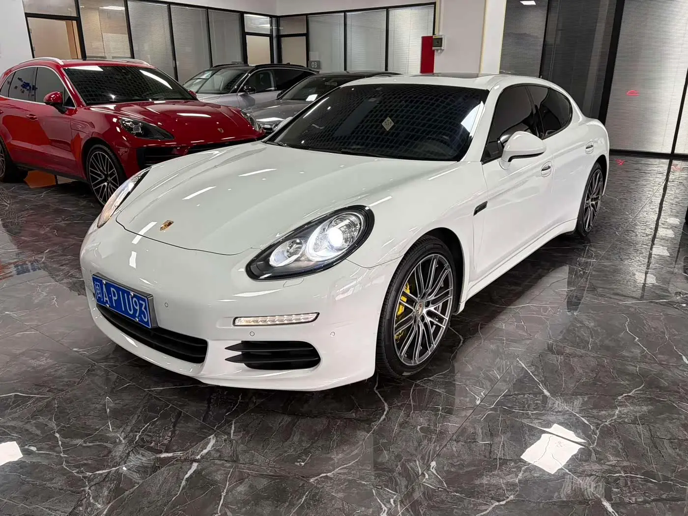 Porsche Panamera 2016 — Фото 1/13