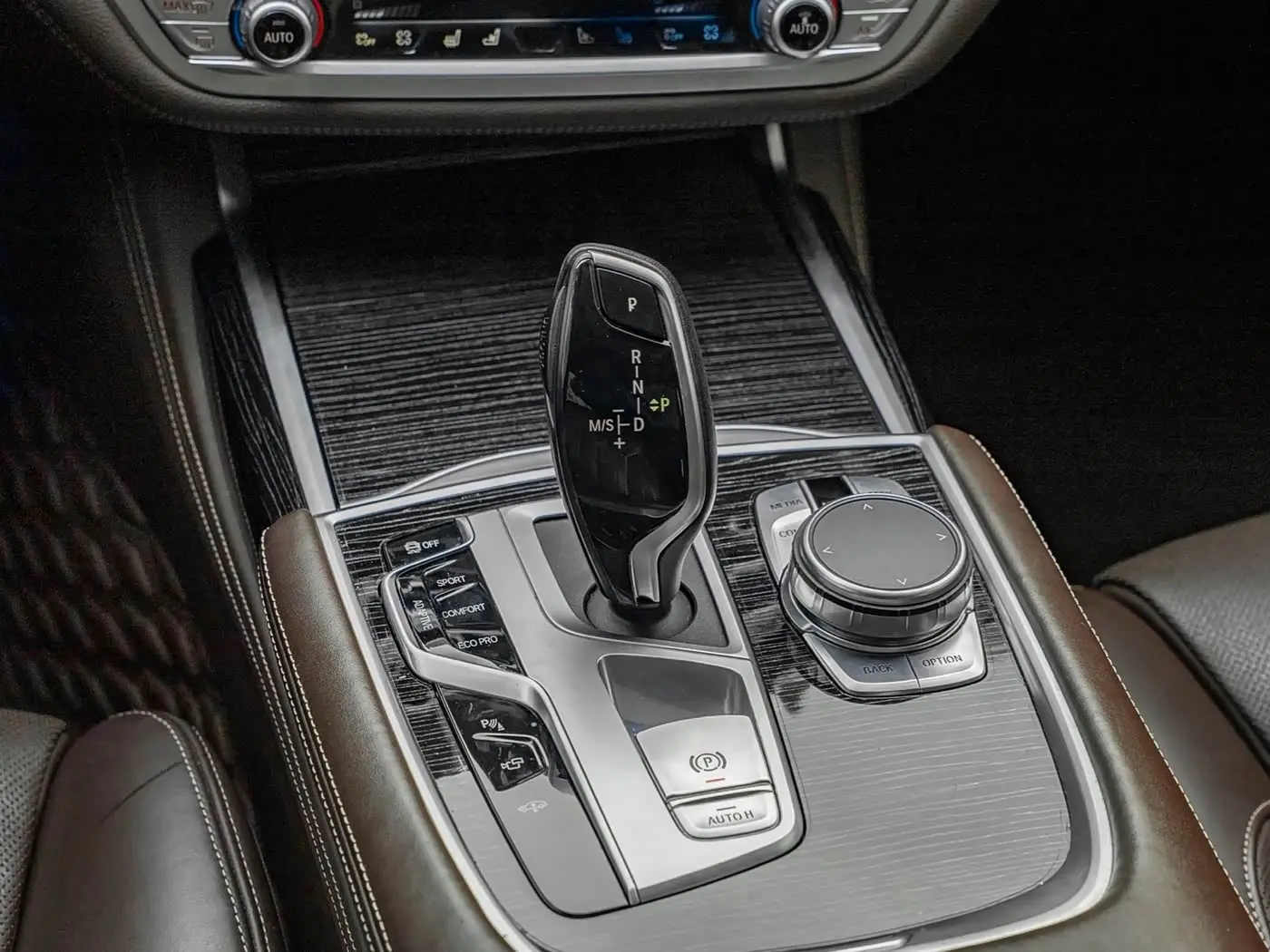 BMW 7 Series 2020 — Photo 13/19