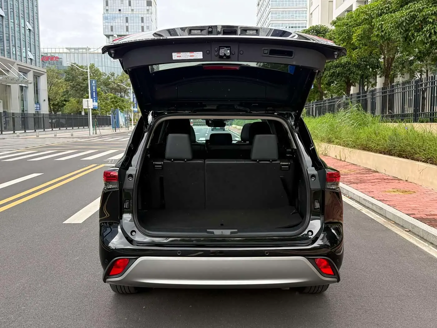 Toyota Highlander 2025 — Фото 12/18