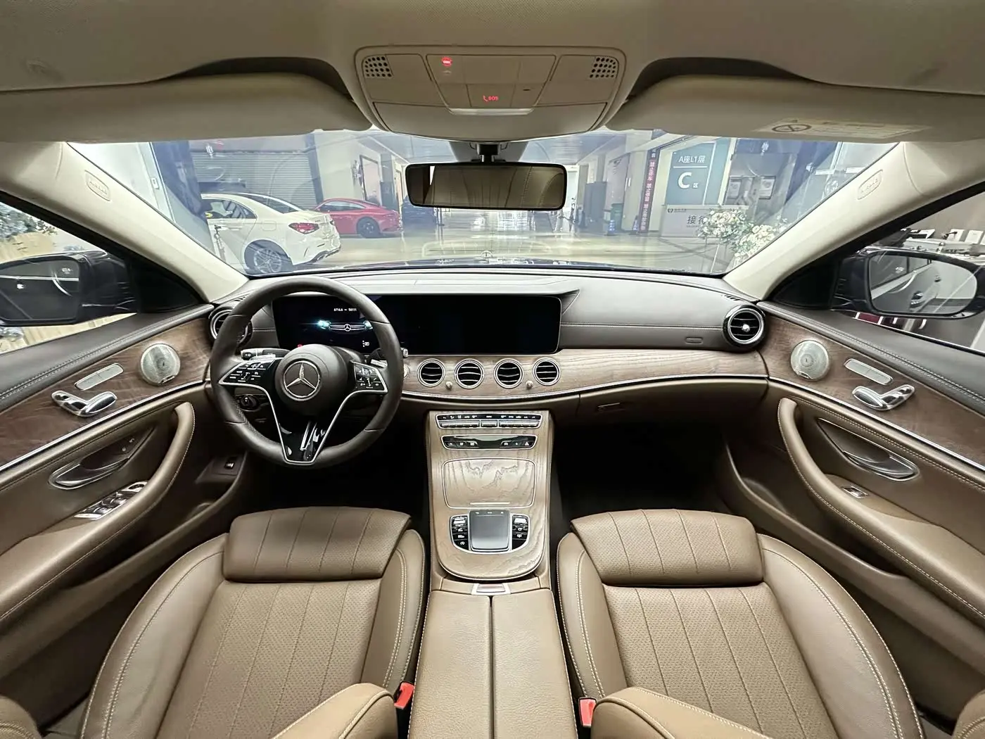 Mercedes-Benz E-Class 2022 — Photo 9/20
