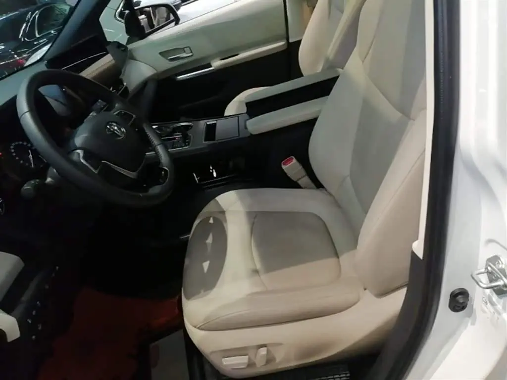 Toyota Sienna 2024 — Photo 15/20