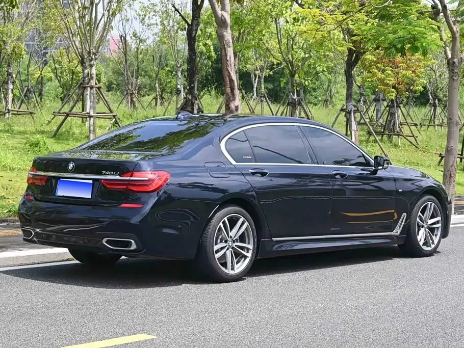 BMW 7 Series 2018 — Photo 3/9