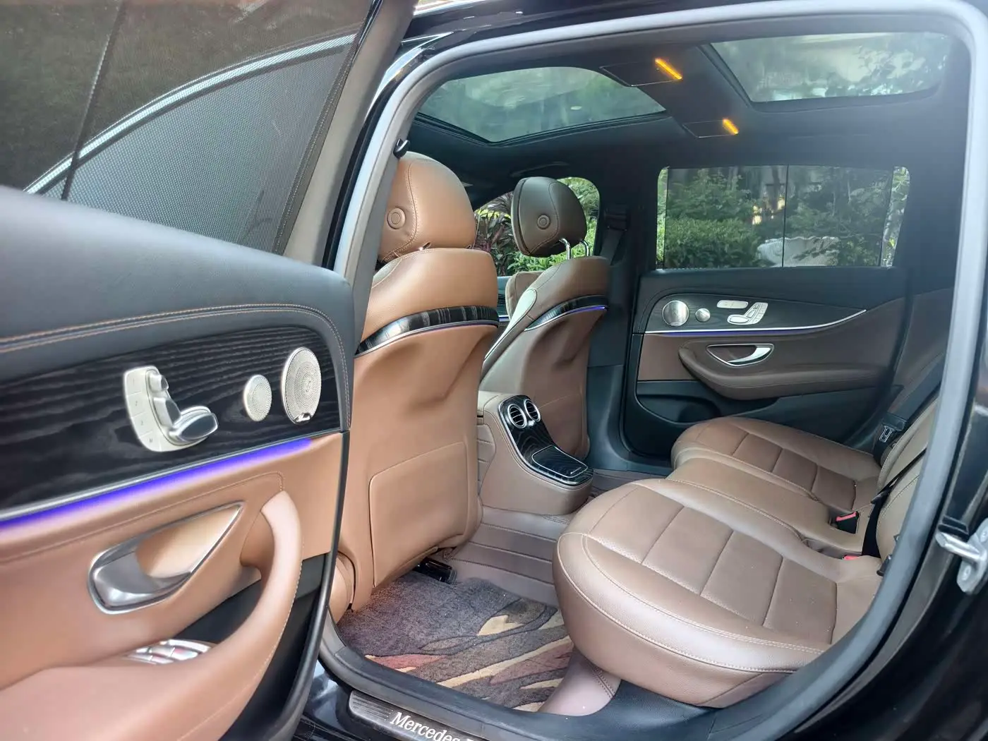 Mercedes-Benz E-Class 2022 — Photo 10/16