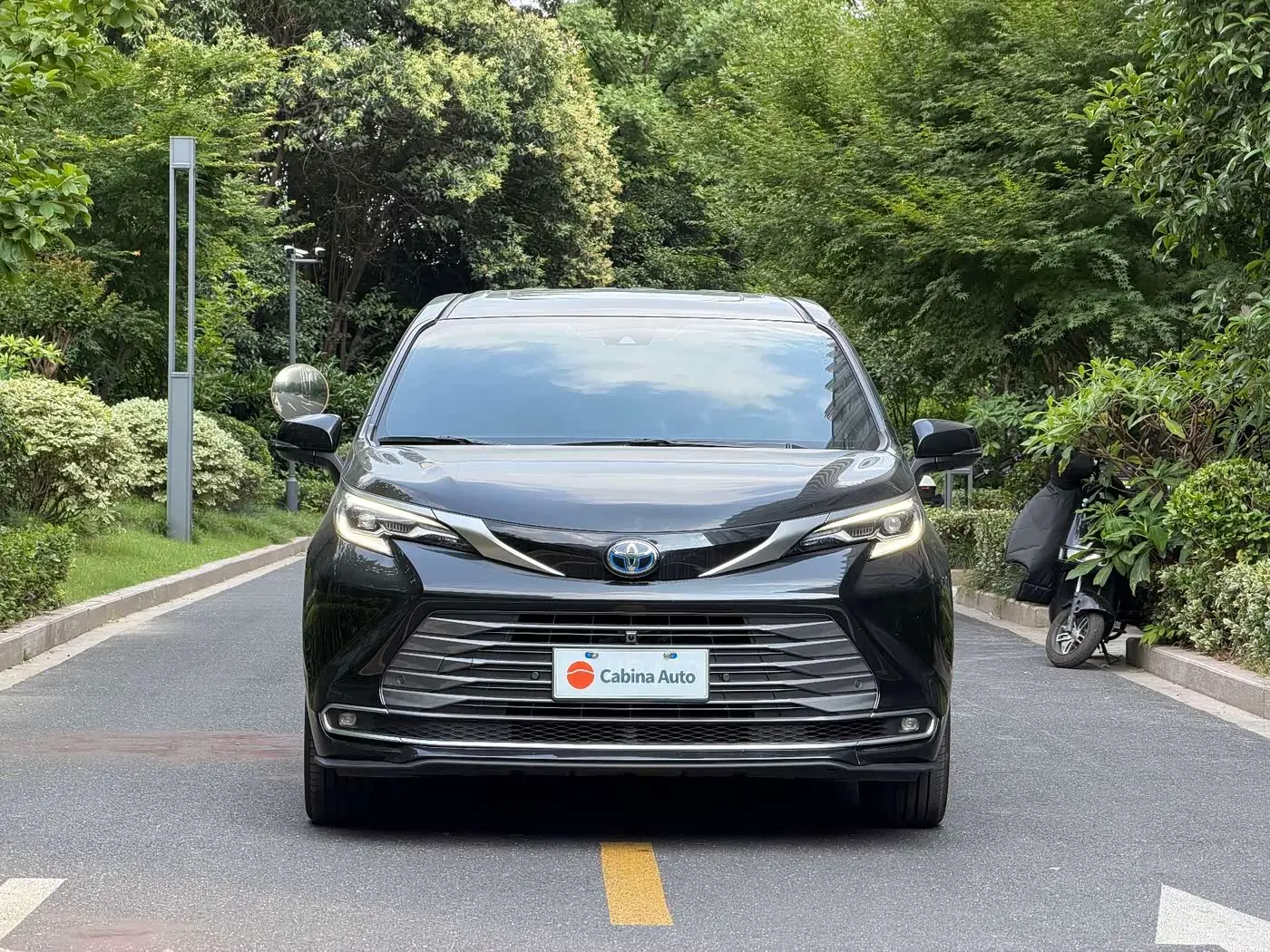 Toyota Sienna 2023 — Şəkil 2/16
