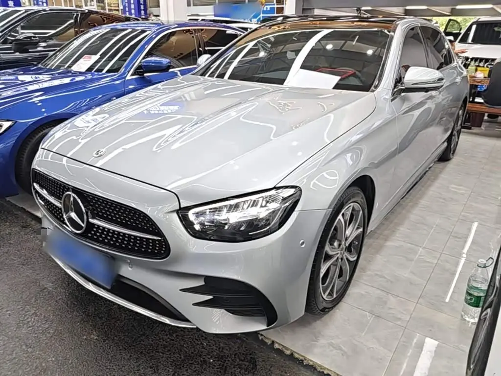 Mercedes-Benz E-Class 2022 — Photo 1/20