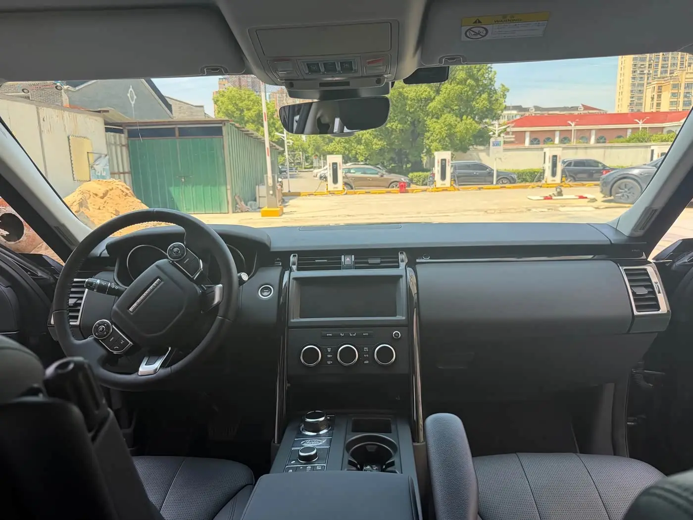 Land Rover Discovery 2018 — Photo 11/18